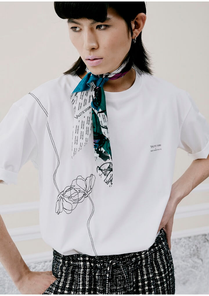 Charger l'image dans la galerie, LE T-SHIRT FLEUR BRODÉE