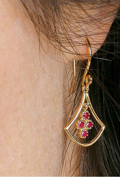 Charger l'image dans la galerie, 18K YELLOW GOLD, RUBIES