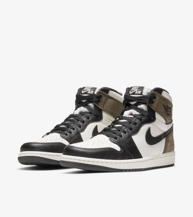 Charger l'image dans la galerie, NIKE AIR JORDAN 1 HIGH DARK MOCHA