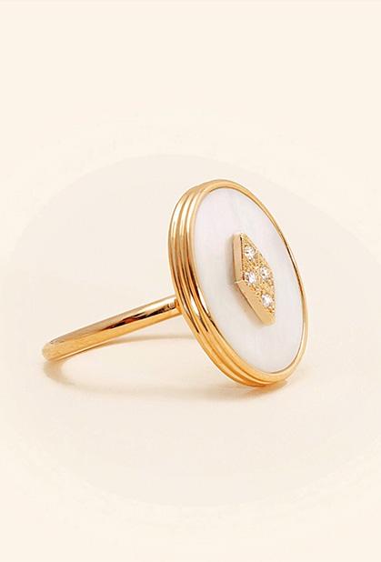 18K YELLOW GOLD,  WHITE MOTHER-OF-PEARL